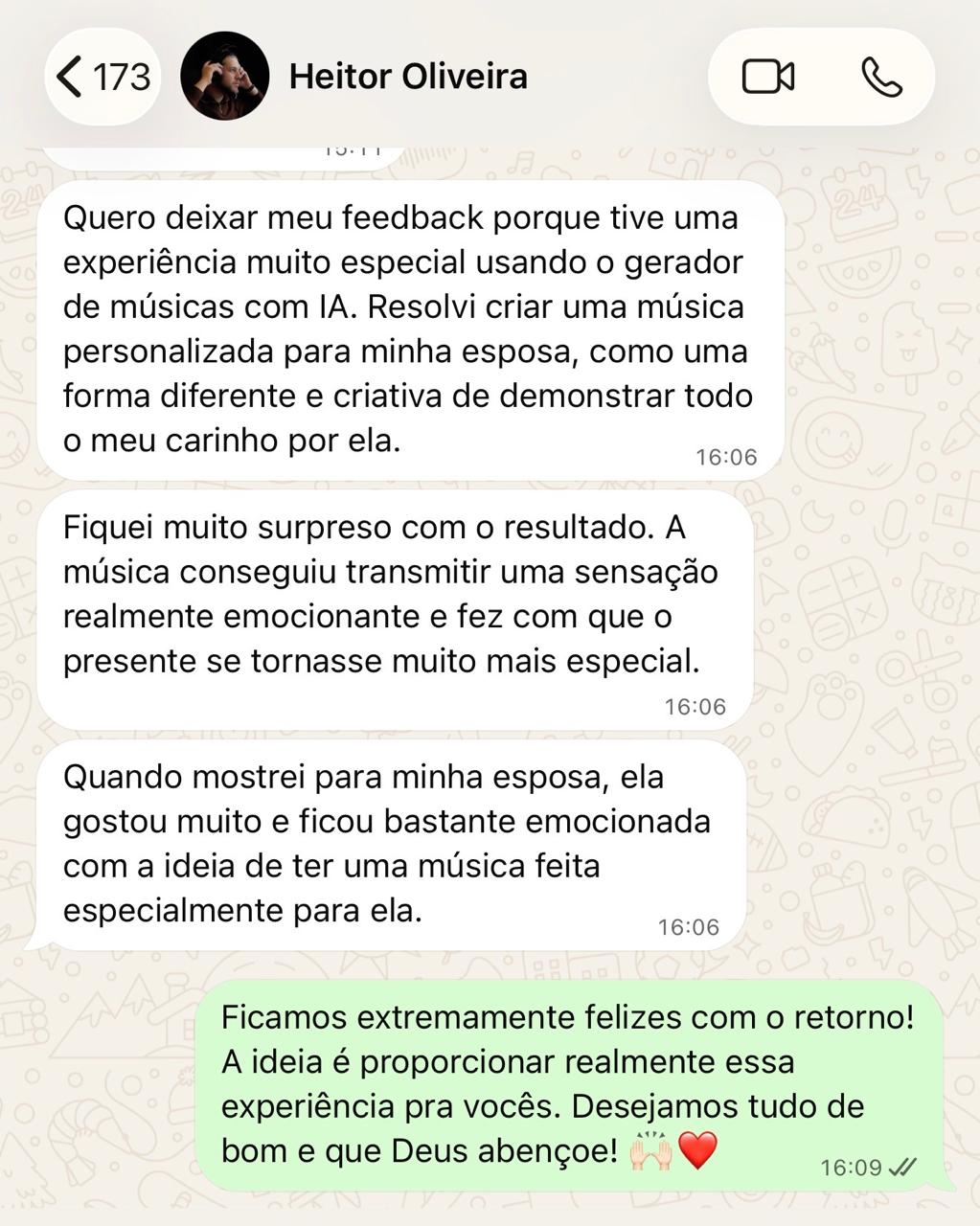 Heitor conta que fez a música para a esposa e ela se emocionou